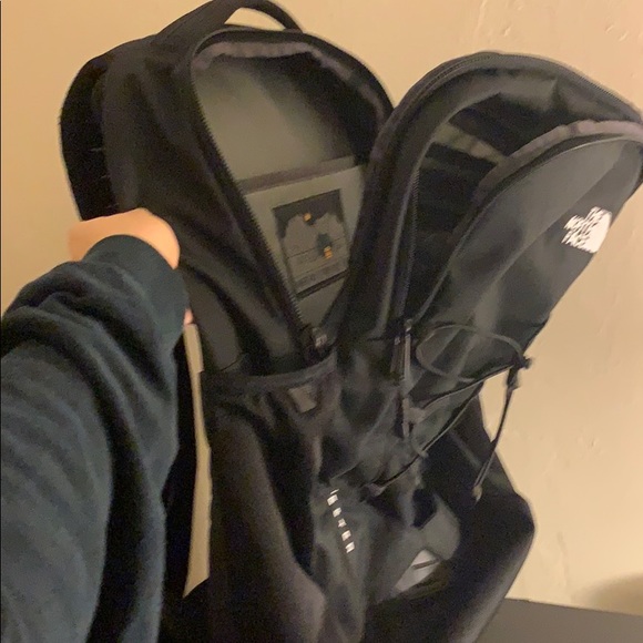 North face jester black backpack - Picture 4 of 6